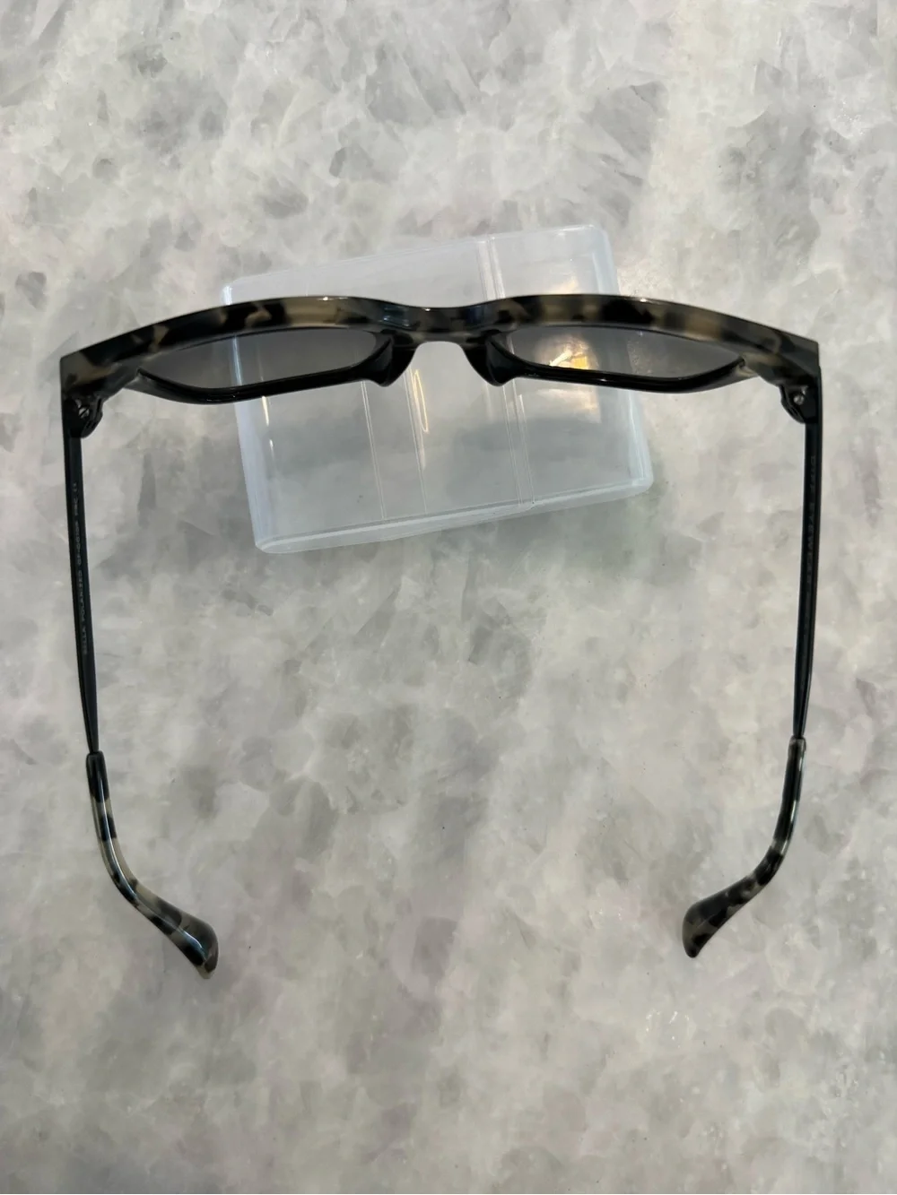 Diff Eyewear Bella Tortoiseshell Sunglasses w/ bonus cute pink round sunnies